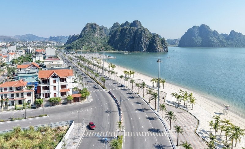 Biết c&aacute;ch chọn kh&aacute;ch sạn bạn sẽ vừa c&oacute; thể ngắm trọn cảnh sắc của Vịnh Hạ Long trong khi đang thư gi&atilde;n trong ph&ograve;ng